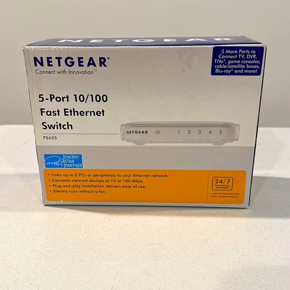 Netgear 5 port fast Ethernet switch 10/100 mps